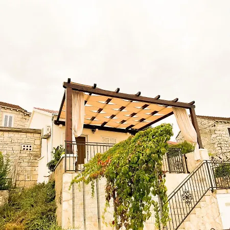 Charming House In Zrnovo