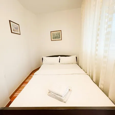 Charming House In * Zrnovo
